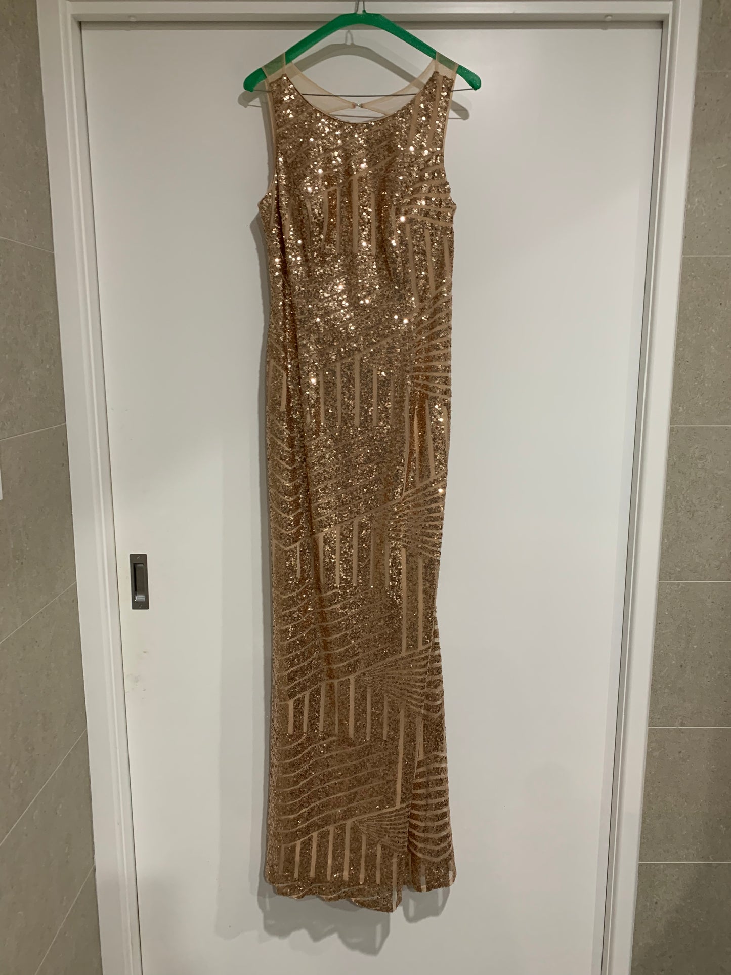 Anissa key hole back sequinned dress