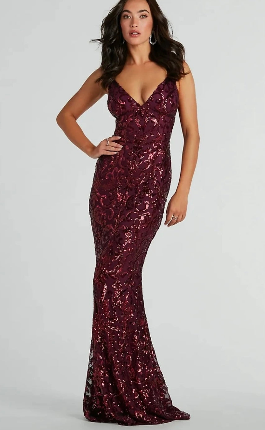 Windsor Bethanie gown burgundy