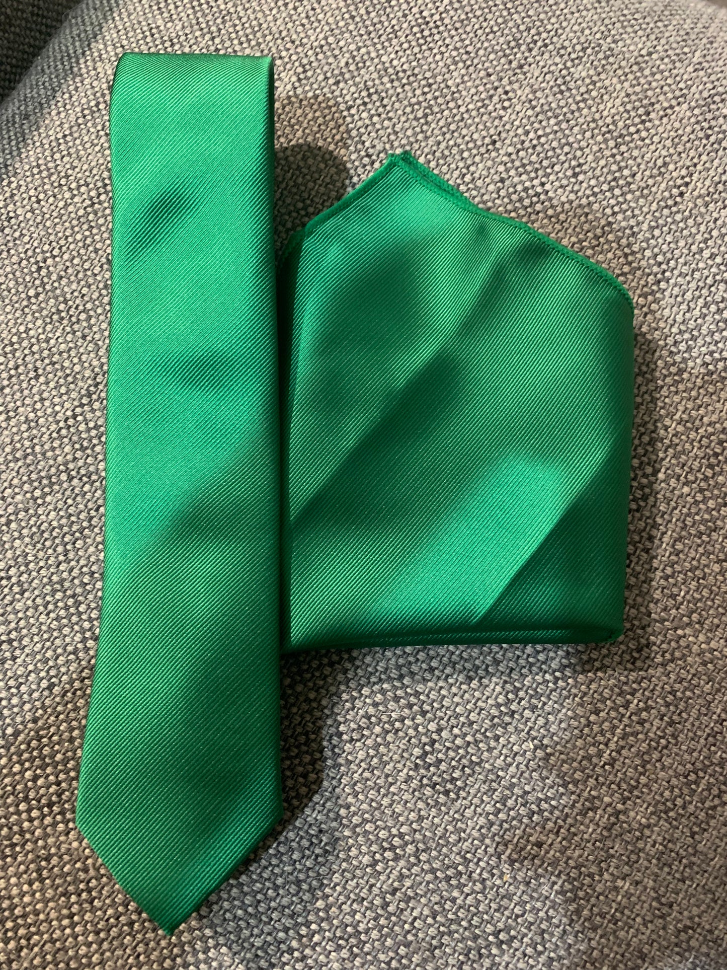 No brand tie and pocket square green