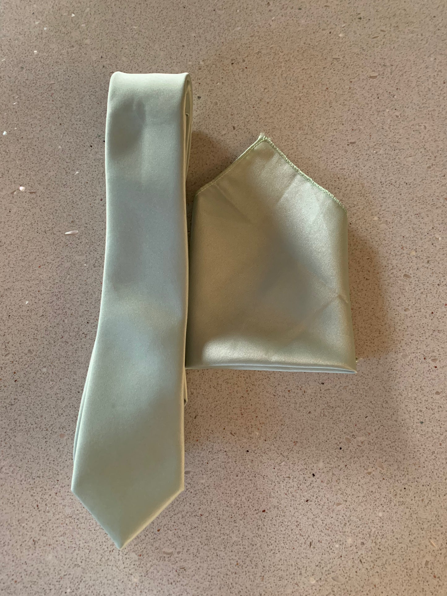 No brand tie and pocket square mint